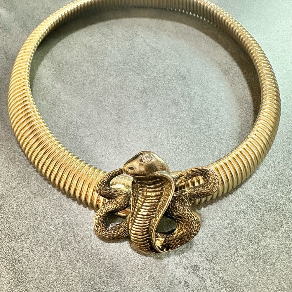 Vintage Omega Gold Tone Cobra Snake Pendant Collar Statement Necklace - Picture 2 of 7